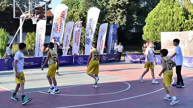 19 Mayıs heyecanı Altıeylül'de yaşanacak