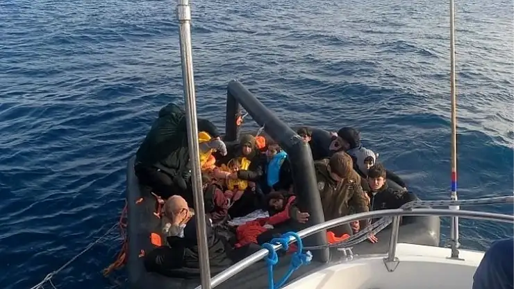 40 düzensiz göçmen kurtarıldı