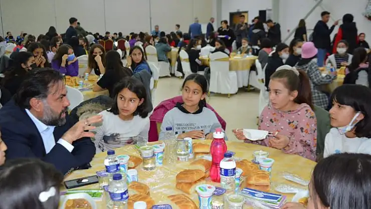 Ak Parti İl Teşkilatı Kepsut'u Ziyaret Etti