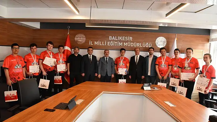 Altıeylül Fen Lisesi Öğrencilerinden Matematik Olimpiyatlarında Büyük Başarı