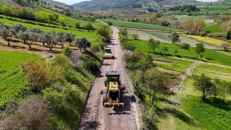ALTIEYLÜL KIRSAL MAHALLELERDE YOL ÇALIŞMALARINI HIZLANDIRDI