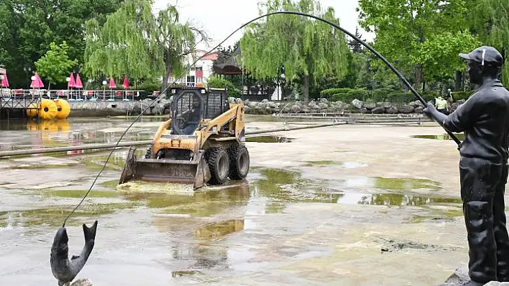 Atatürk Parkı göz kamaştırmaya devam ediyor