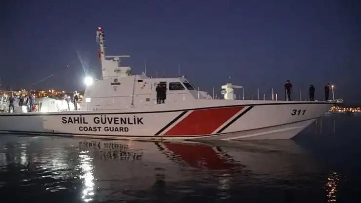 Ayvalık Maden Adası'nda mahsur kalan 27 kişi kurtarıldı