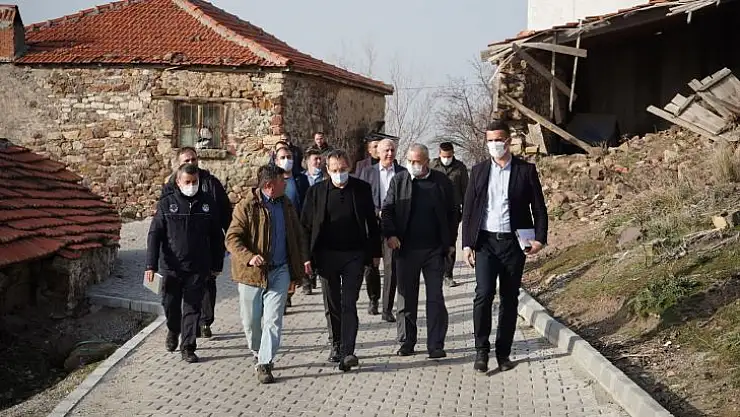Ayvalık'ta Kırsal Mahallelerde Yol Çalışmaları Sürüyor