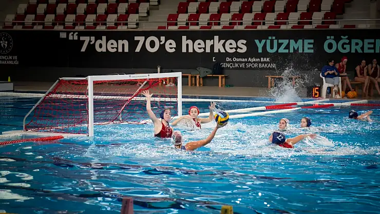 Balıkesir'de U20 Kadınlar Türkiye Sutopu Şampiyonası Heyecanı Başladı