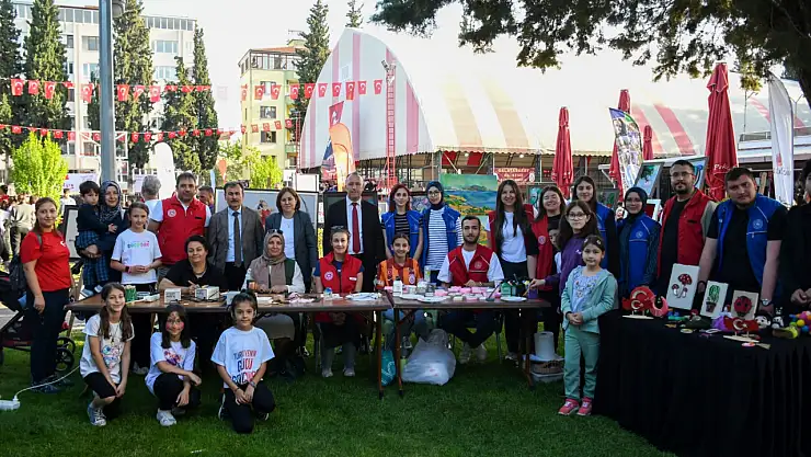 Balıkesir Gençliği, Gençlik ve Spor Festivalinde Coşku ve Enerjisini Zirveye Taşıdı