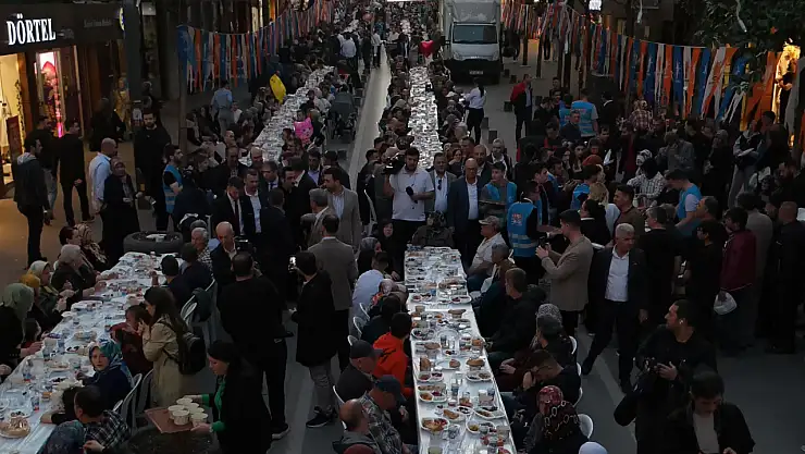 BALIKESİR'İN KALBİNDE 9 BİN KİŞİLİK DEV İFTAR