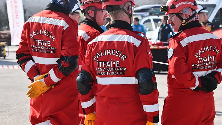 Balıkesir İtfaiyesi'nde yer almak isteyen adaylar zorlu parkurda ter dökecek