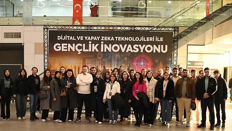 Balıkesirli gençler 'Dijital Dönüşüm ve Yapay Zeka Zirvesi'nde buluştu