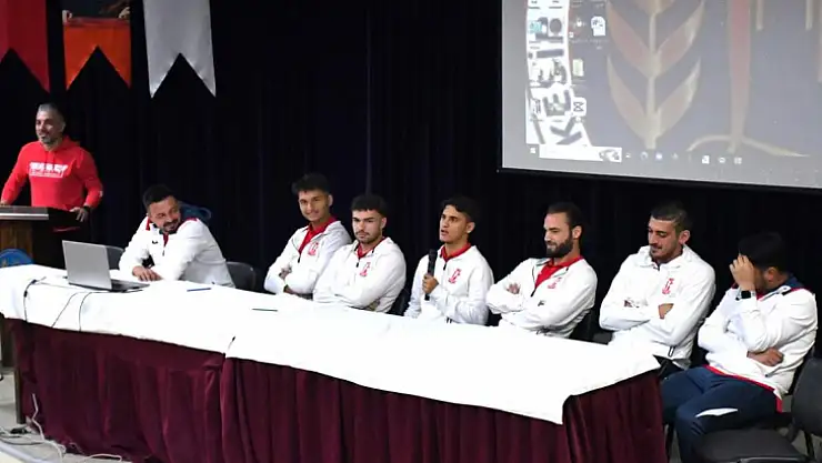 Balıkesirspor Muharrem Hasbi Anadolu Lisesi'nde öğrencilerle buluştu...