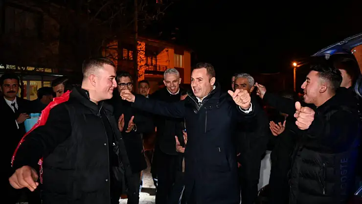 Başkan Akın, çiftetelli oynadı, asker uğurladı, maç heyecanına ortak oldu