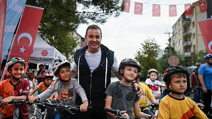 Başkan Akın, çocuklarla birlikte pedal çevirdi