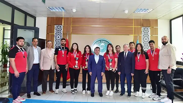 BAÜN Judocuları Madalyalarla Döndü: BAÜN Rektörü Prof. Dr. Yücel Oğurlu'ya Ziyaret