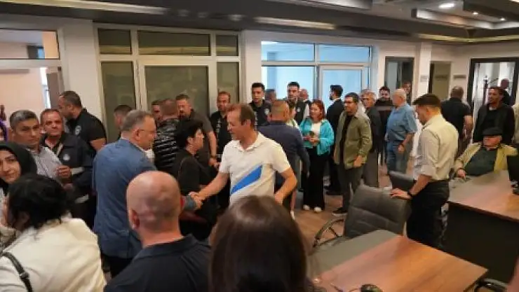 BAYRAMDA BAŞKAN ERTAŞ'A ZİYARETÇİ AKINI