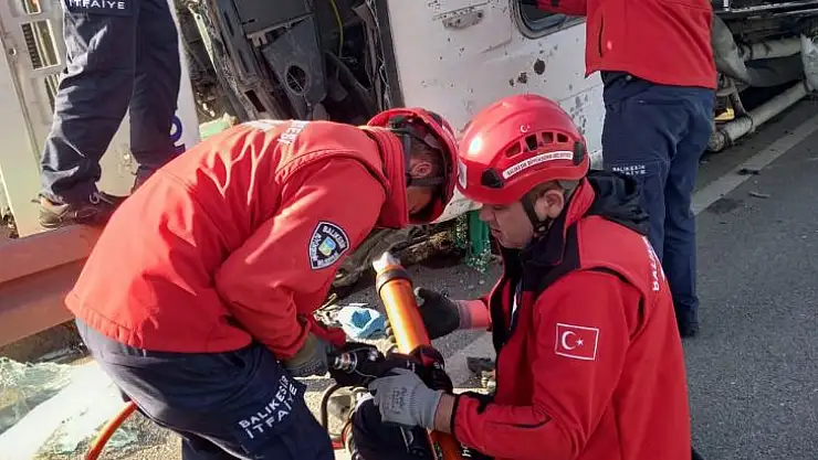 Beton pompası devrildi
