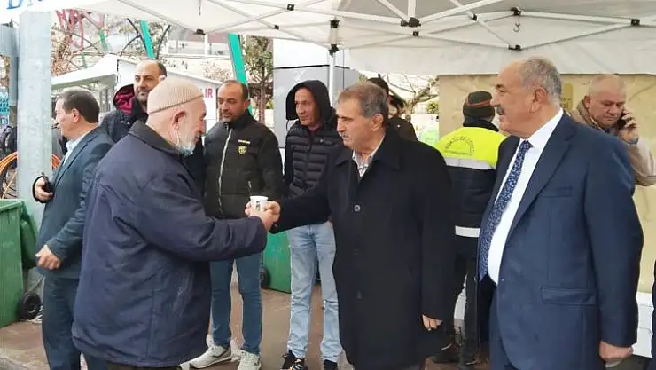 Bigadiç'te ücretsiz süt dağıtıldı