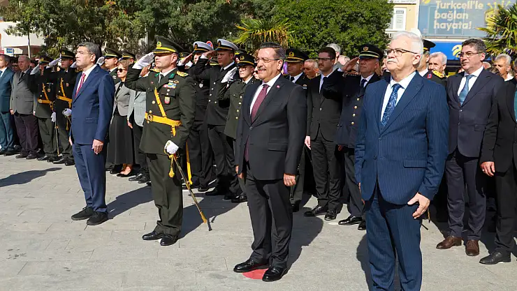 Burhaniye Cumhuriyet Bayramı kutlamaları çelenk töreni başladı