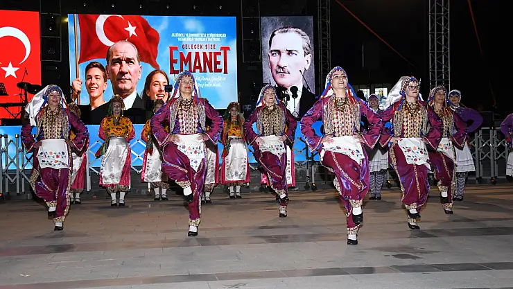 - Büyükşehir'in etkinlikleri Avlu'yu renklendirdi