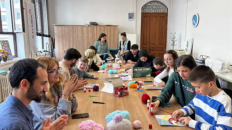 Büyükşehir özel gereksinimli bireyleri sanat çatısı altında buluşturuyor