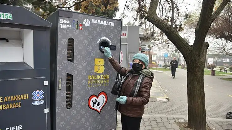 Büyükşehir Şifalı Elleriyle Sokak Hayvanlarının Yanında