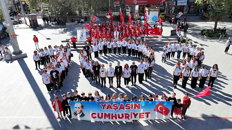 CUMHURİYETİMİZİN 102. YILI BURHANİYE'DE COŞKUYLA KUTLANDI