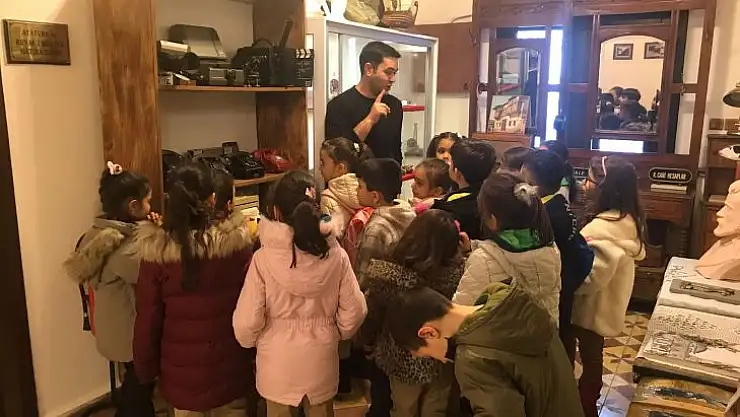 Edremit Belediyesi öğrencileri kültür ve tarihle buluşturuyor