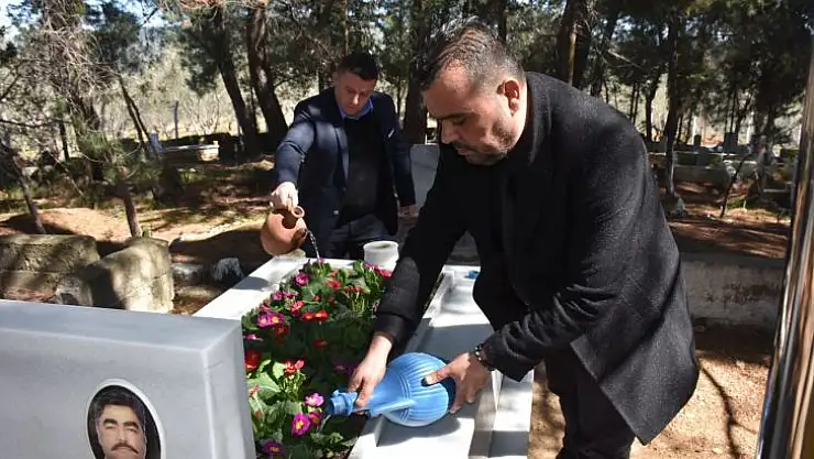 Edremit'te Şehitlerin Kabirleri Düzenlendi