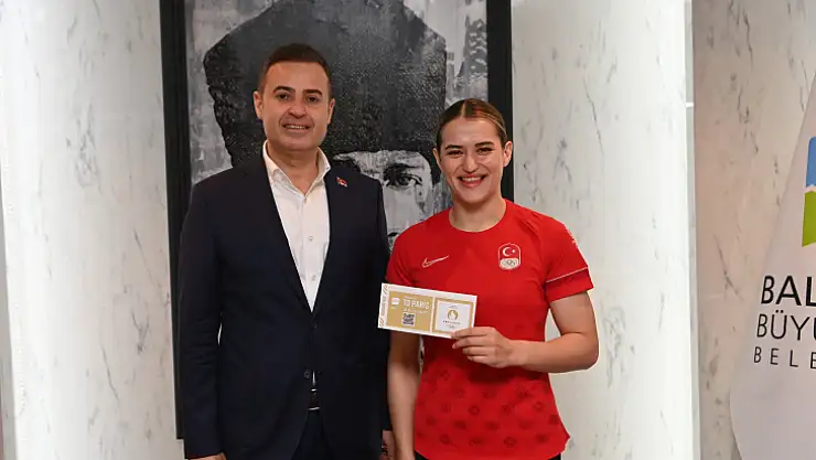 Esra, Yuvaya Bronz Madalya İle Dönüyor