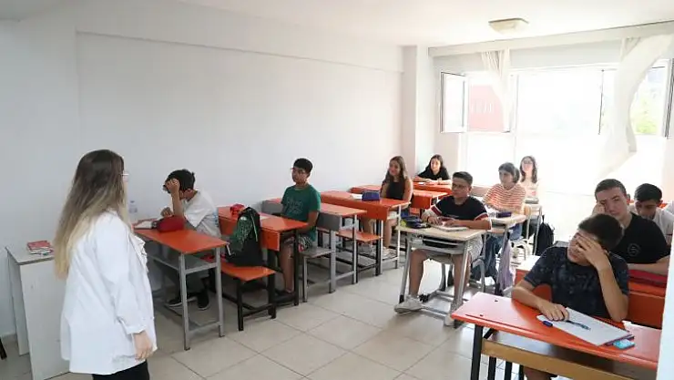 Gençler Lise Ve Üniversite'ye Bursem İle Hazırlanıyor!
