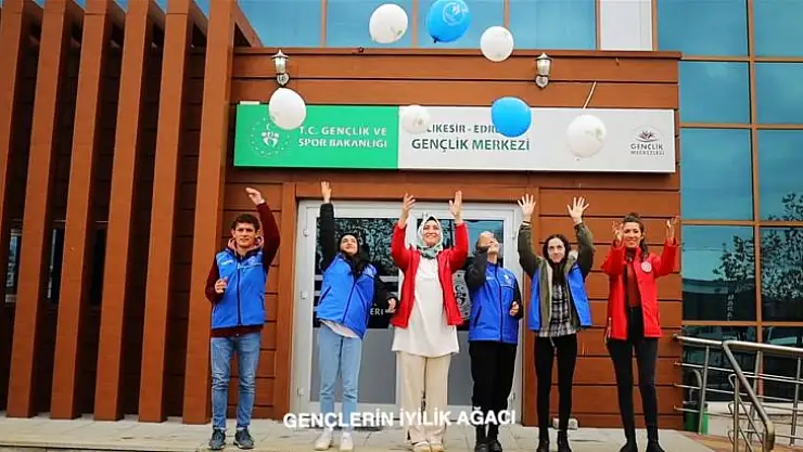 'Gençlerin İyilik Ağacı' Projesi Meyvelerini Veriyor