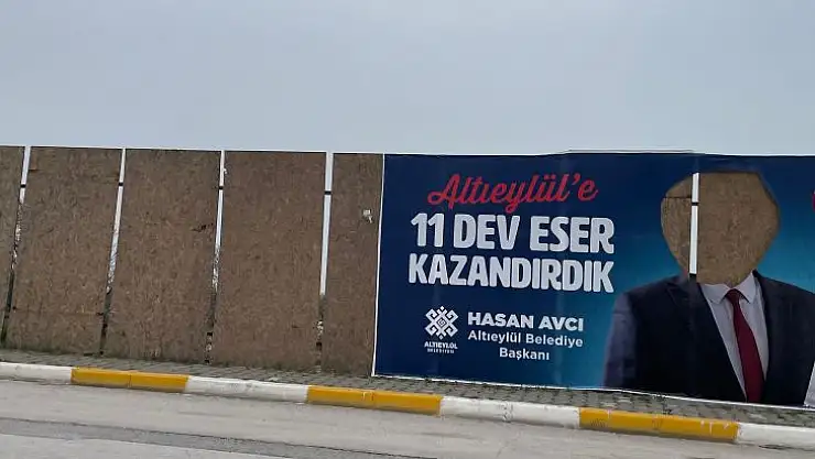 Hasan Avcının Afişleri Kesildi