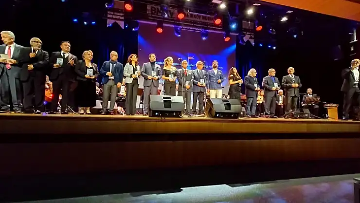 İsmail Özkan Ödüle Doymuyor…