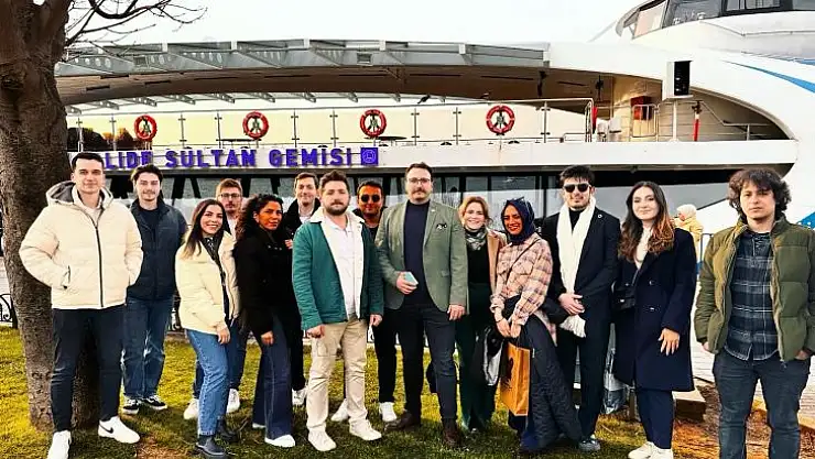 İstanbul'daki Balıkesirliler Boğaz Turunda buluştu 