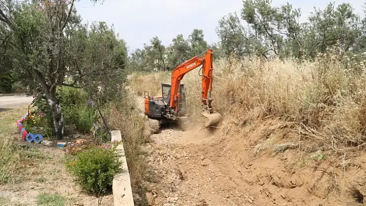 Kanal Ve Dereler Temizleniyor
