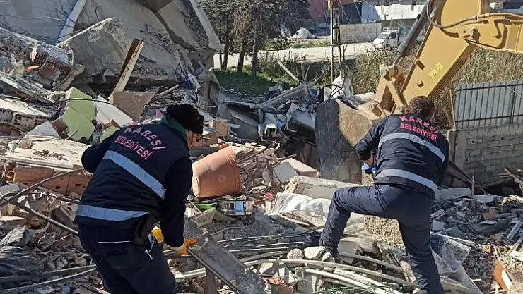 Karesi Belediyesi Arama Kurtarma Ekibi Umut Oluyor