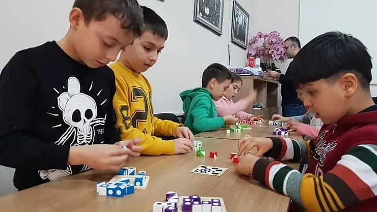 KARESİ'DE AKIL VE ZEKA OYUNLARI ATÖLYESİ BAŞLIYOR