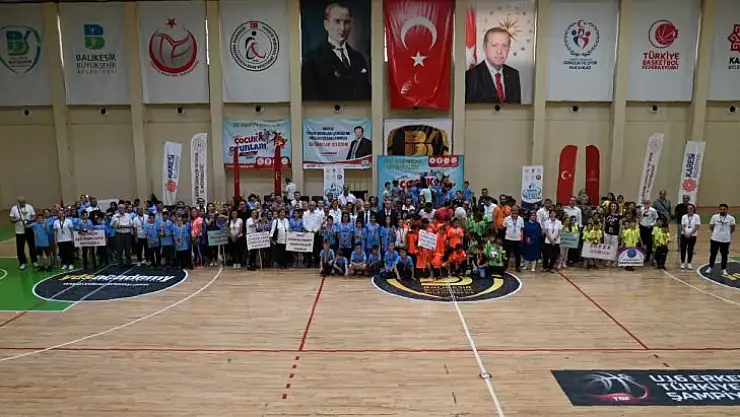 Karesi'de Çocuklar Unutulan Oyunları Öğreniyor