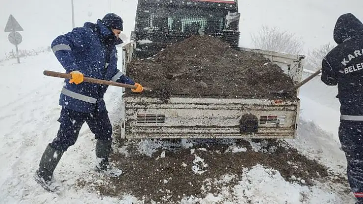 Karesi'de Karla Mücadele Çalışmaları Sürüyor