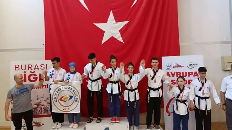 Karesili Taekwondocular İzmir'den 16 Madalya İle Döndü