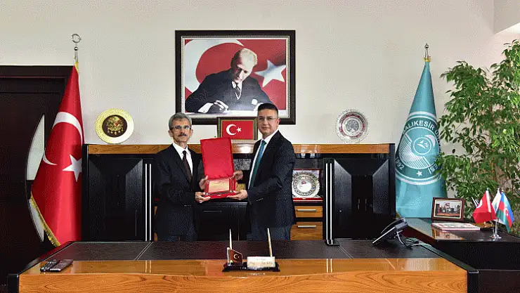 Kızılay'dan, Balıkesir Üniversitesi'ne Bronz Madalya ve Berat Belgesi