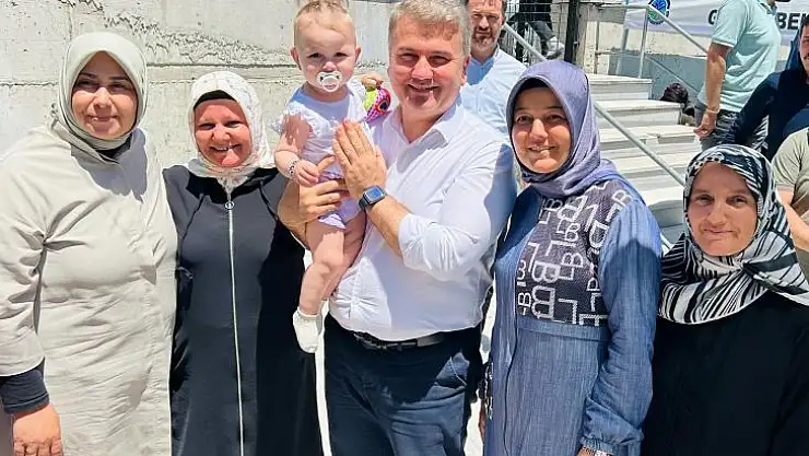 Milletvekili Canbey, Öğrencilerle Organik Renkli Pamuk Ekimi Gerçekleştirdi