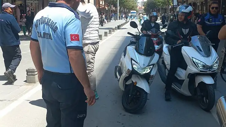 Milli Kuvvetler Caddesi'nde motosiklet denetimi