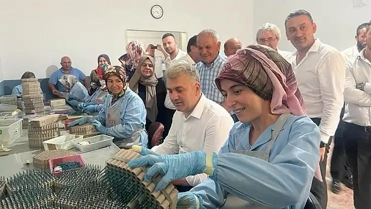 Mustafa Canbey: 'Kadınların emeği ve fedakârlığı Türkiye'yi daha güçlü kılıyor.'