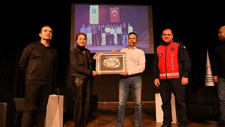 Nasuh Mahruki Balıkesirlilerle buluştu:'Depremde ilk 72 saat çok önemli'