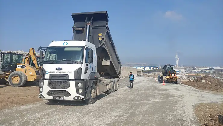 Organize Sanayi Bölgesi'nde yollara Büyükşehir dokunuşu