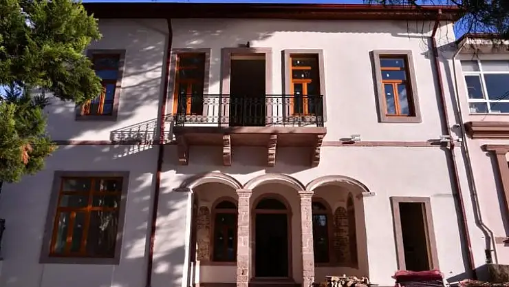 Tarihi Binalar Restore Ediliyor