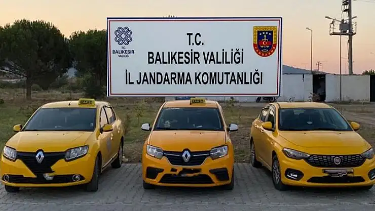 Ticari Taksilerle Göçmen Kaçakçılığı Yapan 3 Kişi Yakalandı