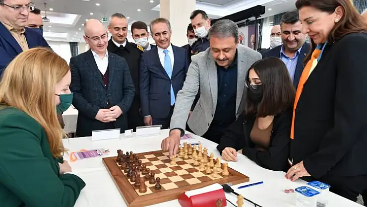 Türkiye Kadınlar Satranç Şampiyonası Ayvalık'ta başladı