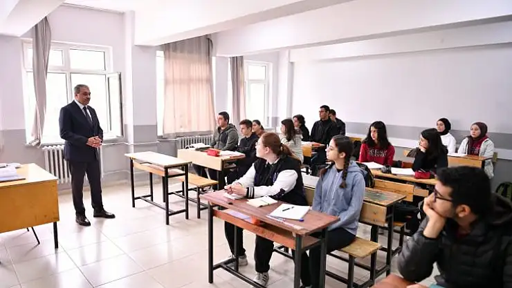 Vali Şıldak Haftaya Eğitimle Başladı