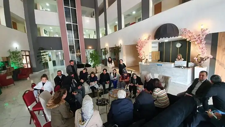Vali Şıldak'ın Eşinden Depremzedelere Yakın İlgi